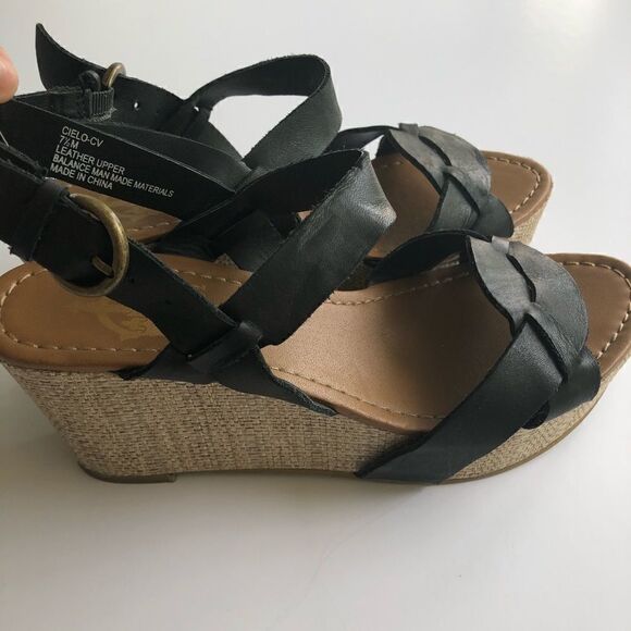 🎃BLACK LEATHER WEDGE SANDALS  - Picture 3 of 7